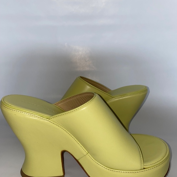BOTTEGA VENETA wedge sandals (size 39) in light green lambskin - Picture 8 of 16